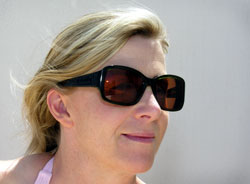 Joyce Whitelaw records songs from Portugal